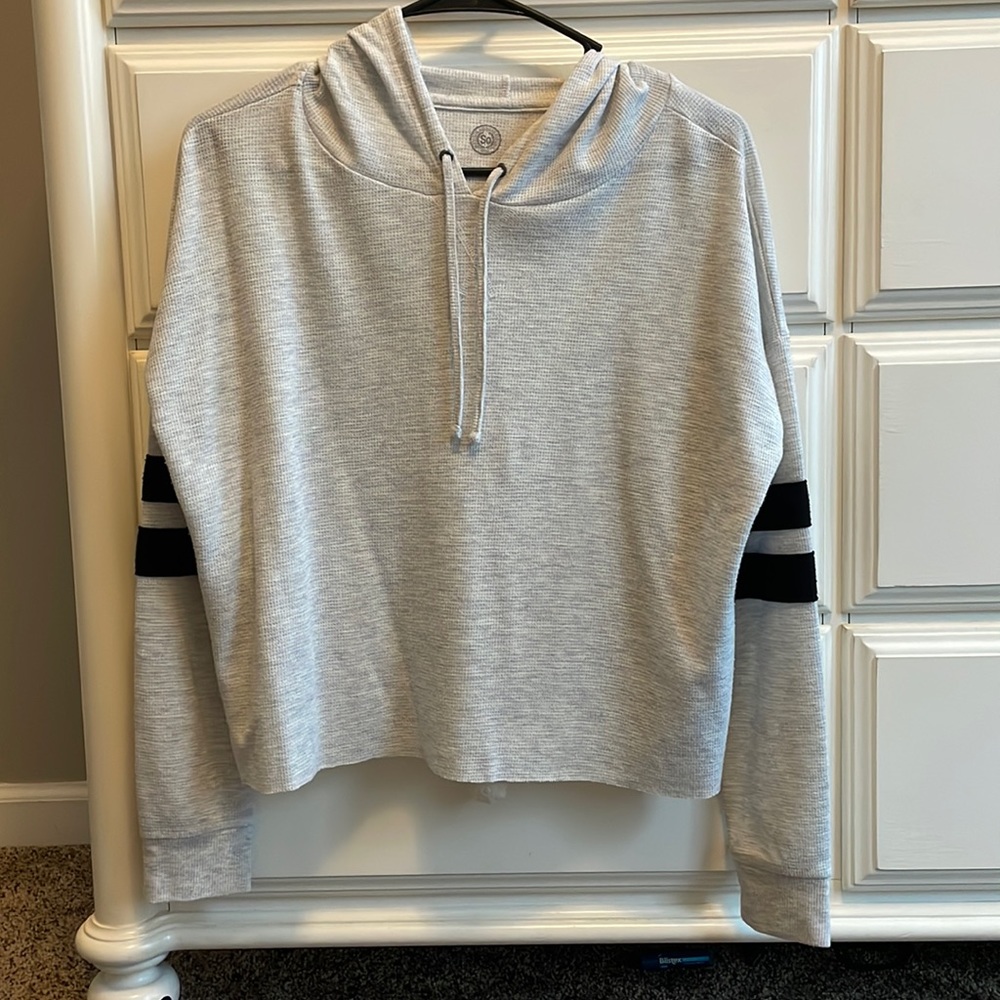 Woman’s Cropped Lightweight Sweatshirt